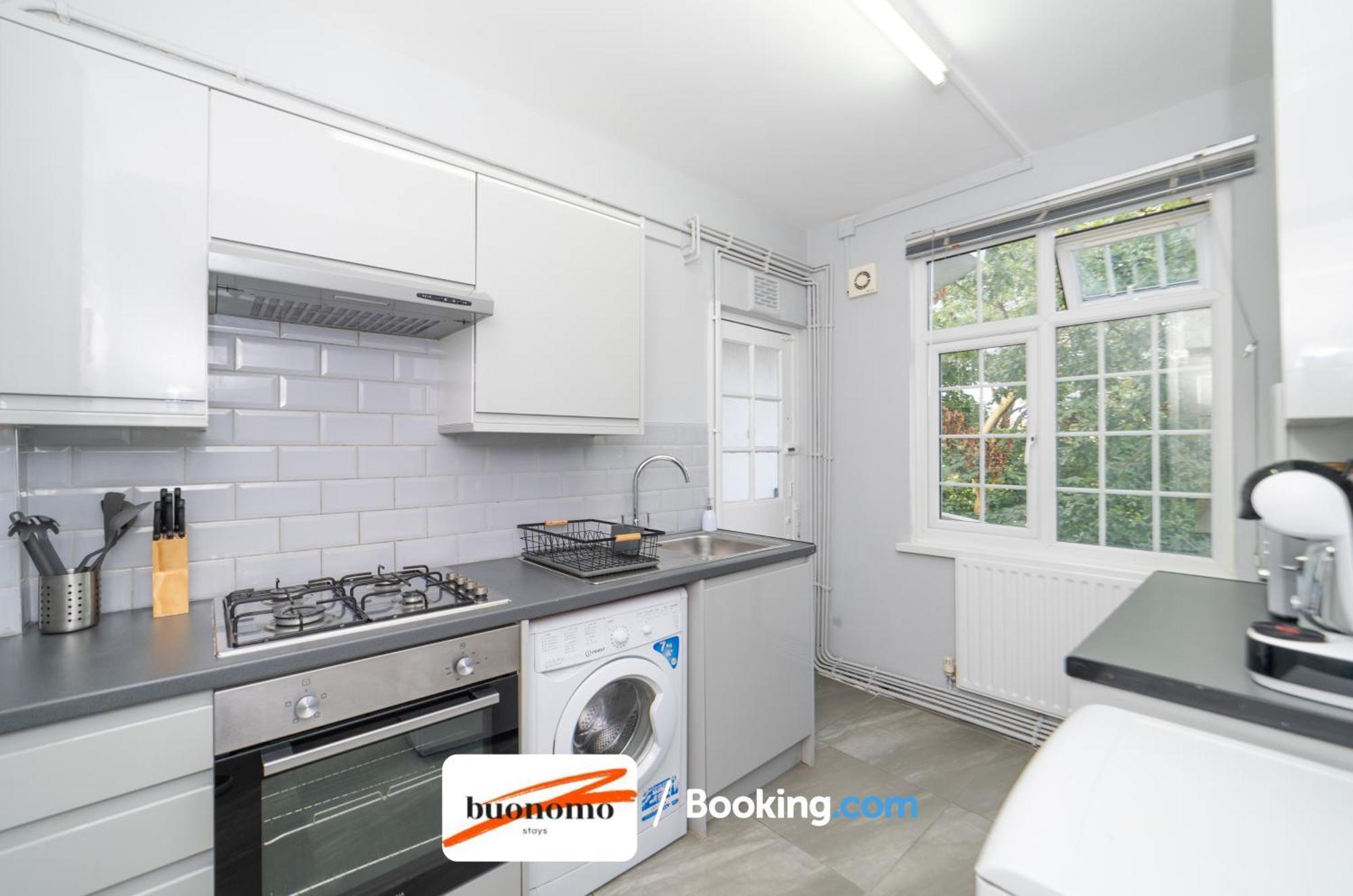 Appartement Two Bedroom By Buonomo Short Lets & Serviced With Balcony *