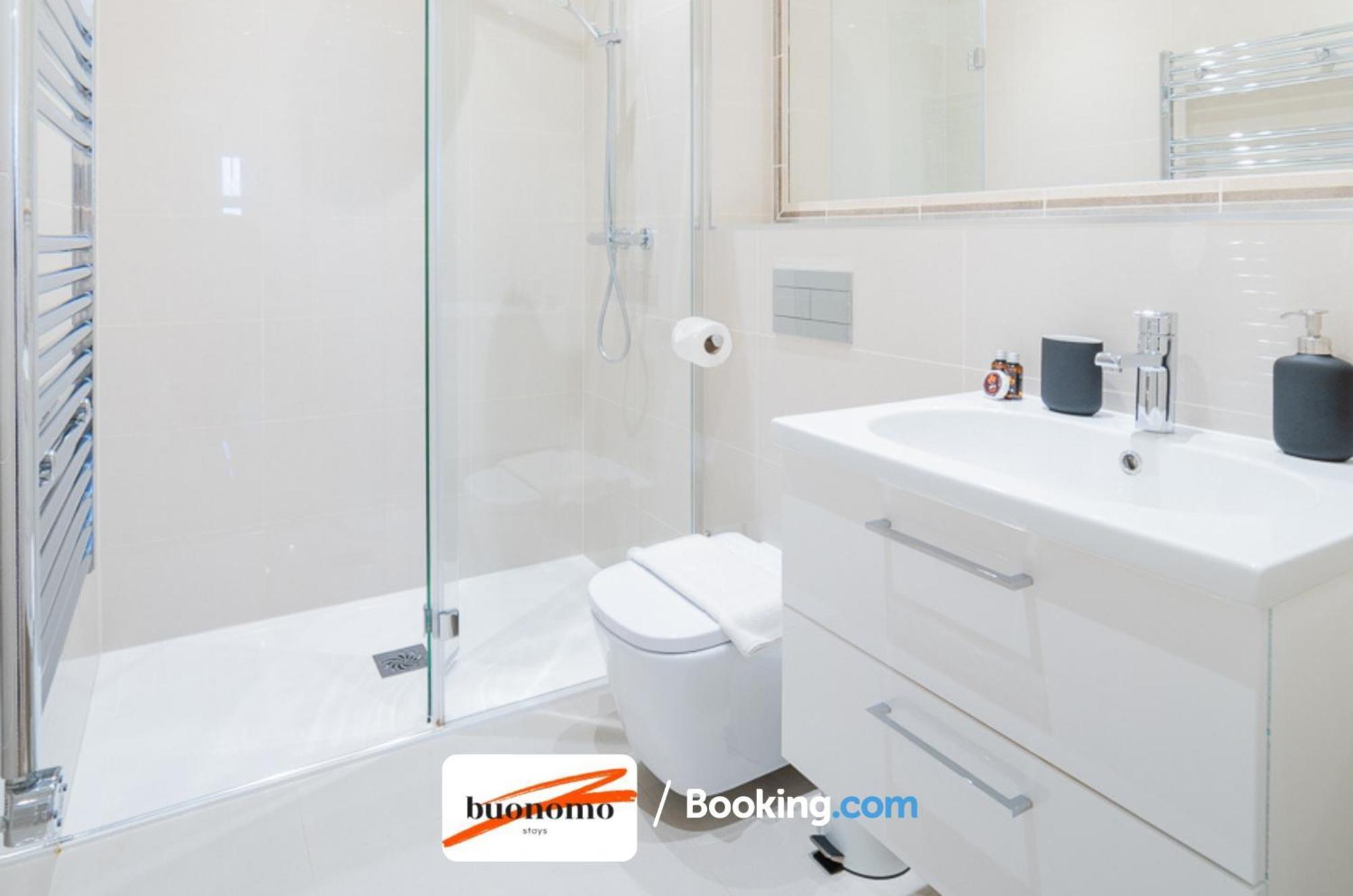 Two Bedroom At Buonomo Short Lets & Serviced Close To Wimbledon Tennis Courts Apartment