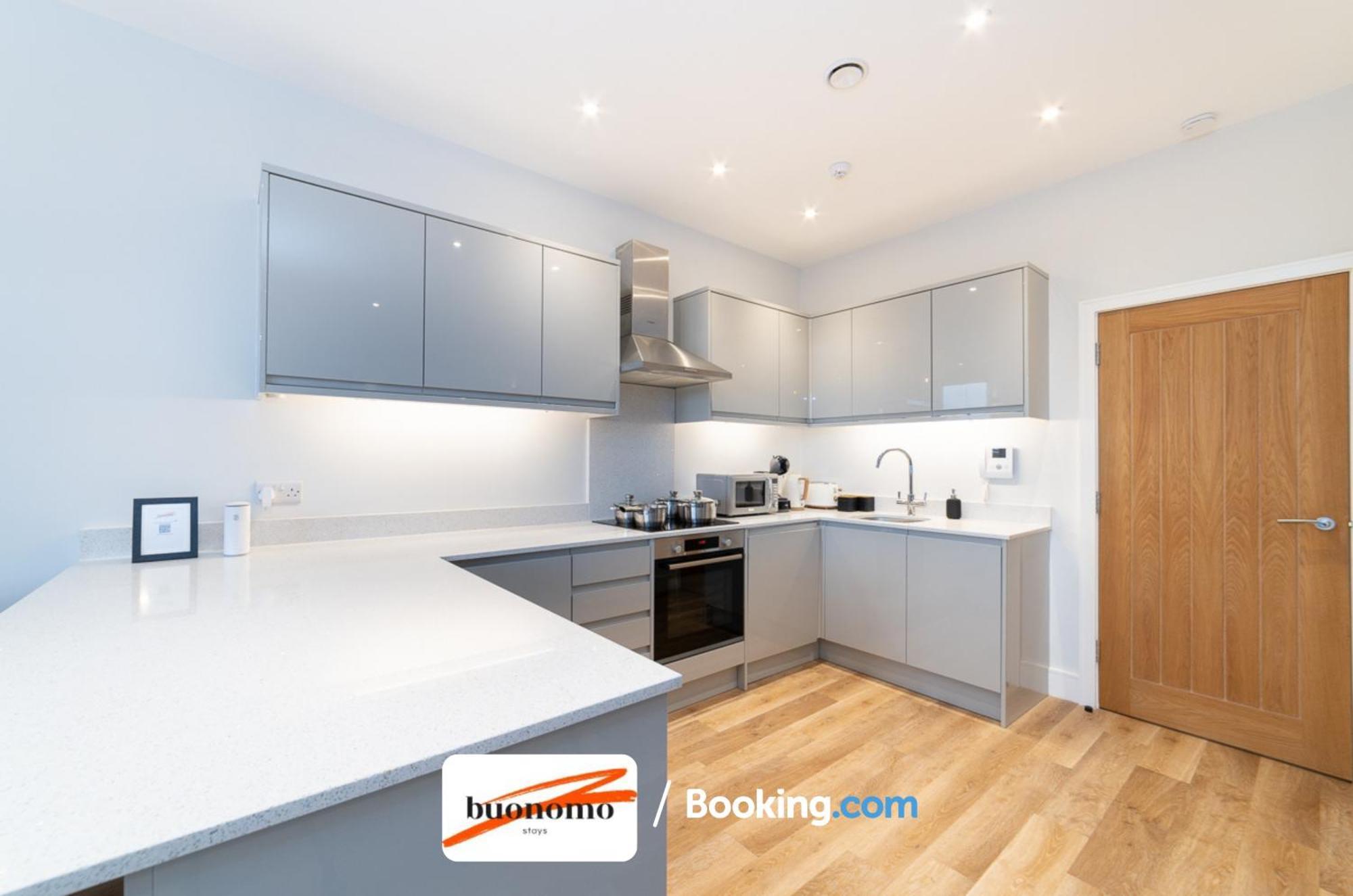 Two Bedroom At Buonomo Short Lets & Serviced Close To Wimbledon Tennis Courts * London
