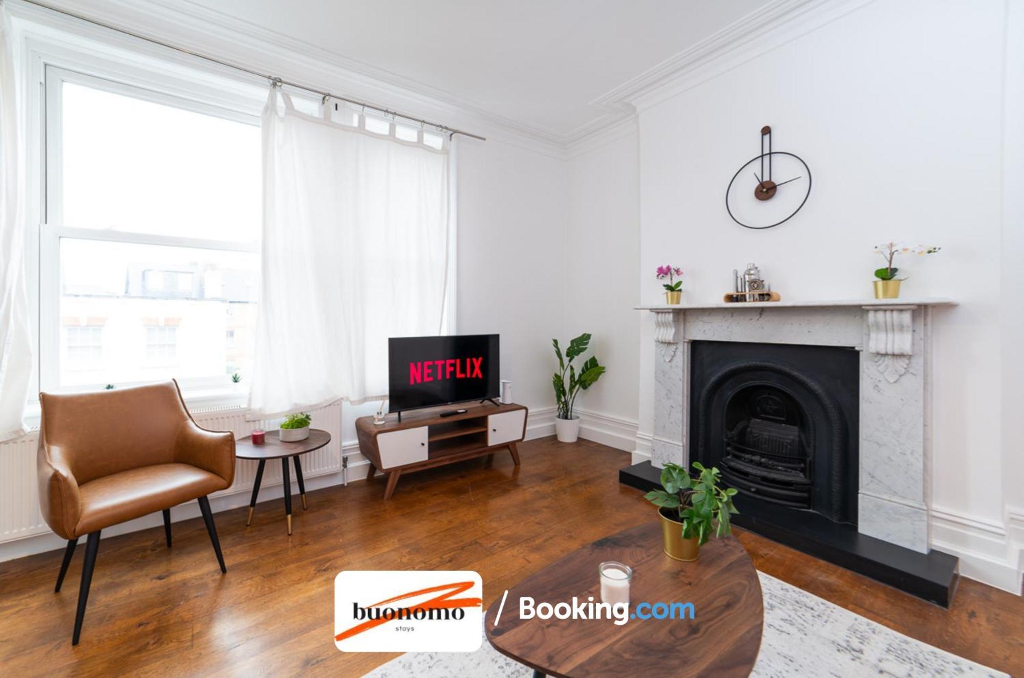 Three Bedroom At Buonomo Short Lets & Serviced Close To Wimbledon Tennis Courts Apartment *