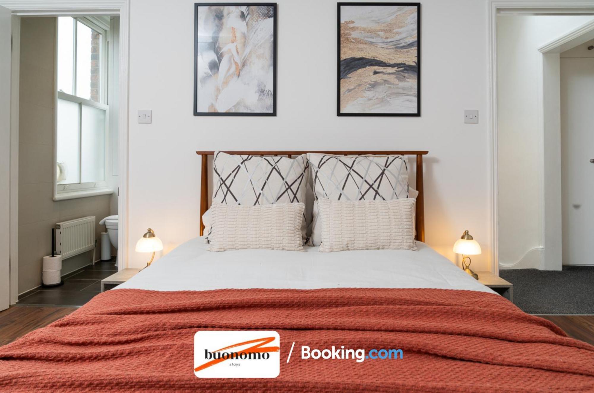 Three Bedroom At Buonomo Short Lets & Serviced Close To Wimbledon Tennis Courts *