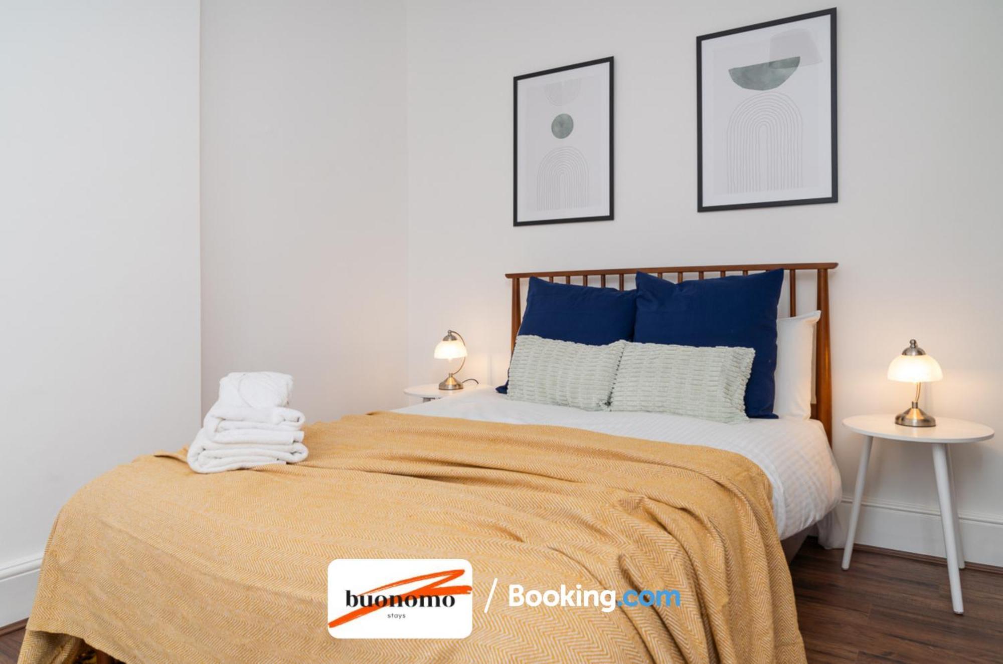 Three Bedroom At Buonomo Short Lets & Serviced Close To Wimbledon Tennis Courts