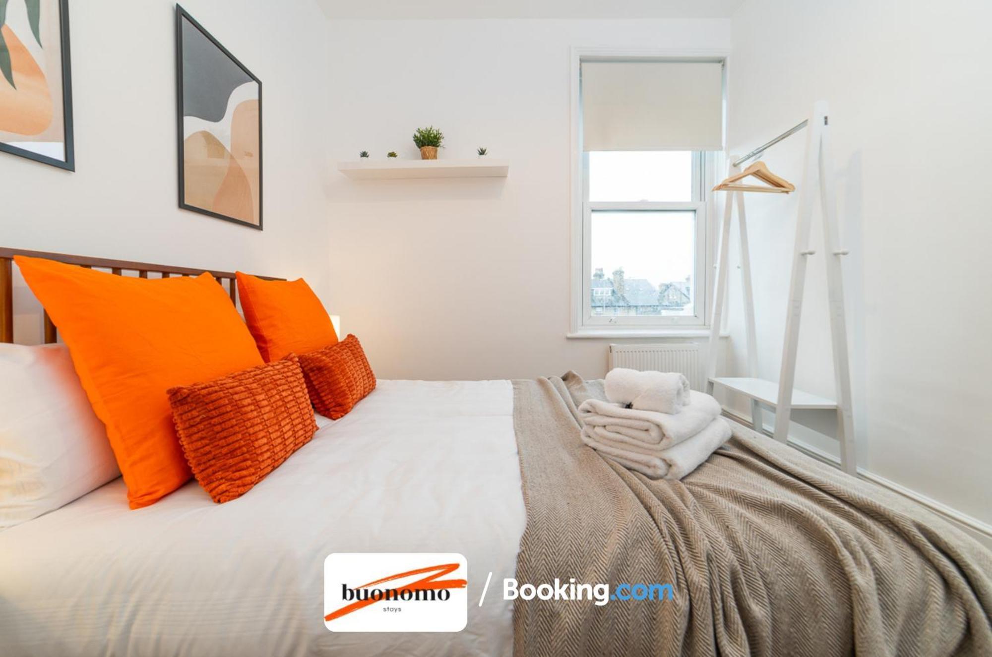 Apartment Three Bedroom At Buonomo Short Lets & Serviced Close To Wimbledon Tennis Courts