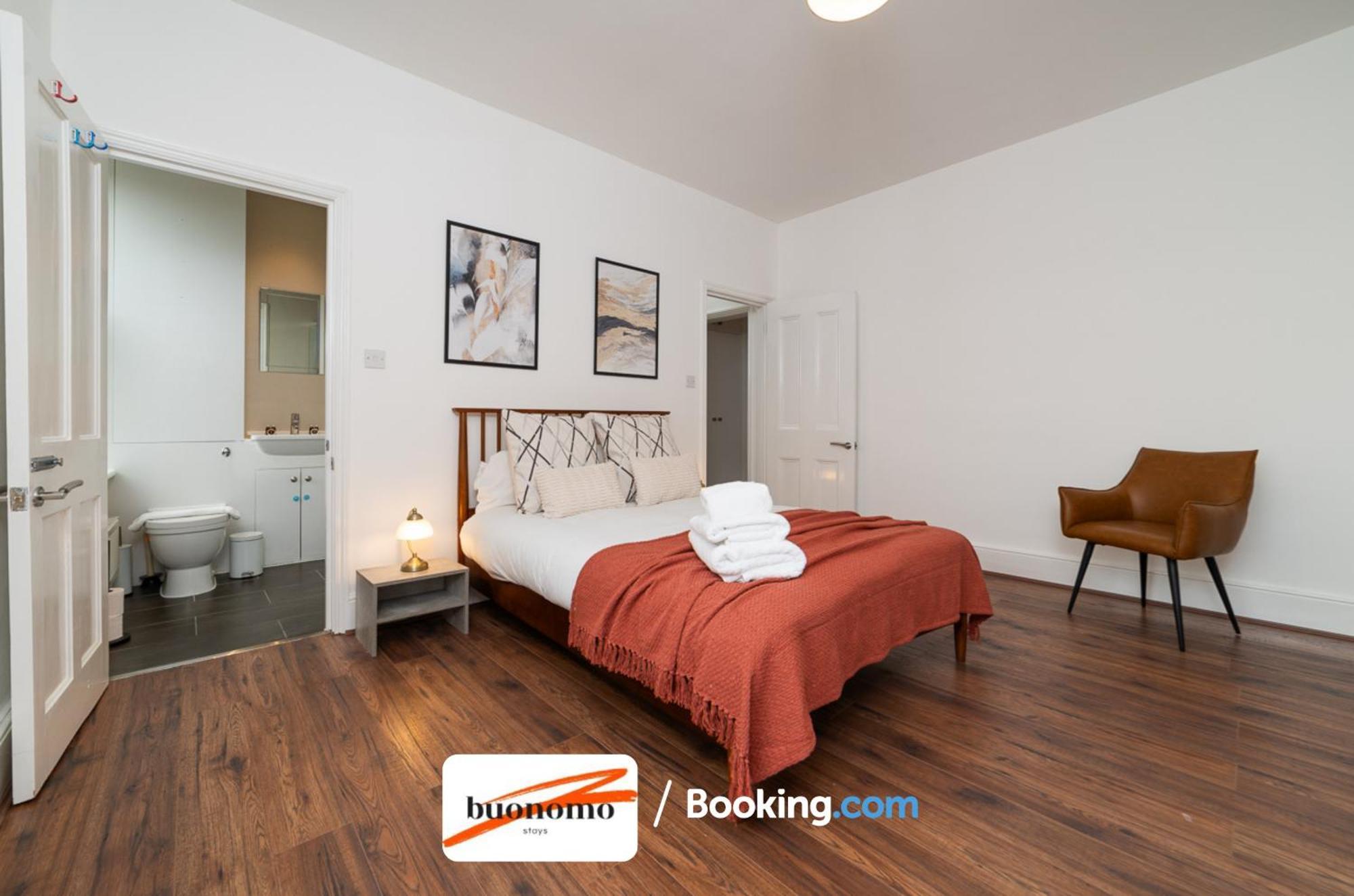 Three Bedroom At Buonomo Short Lets & Serviced Close To Wimbledon Tennis Courts London