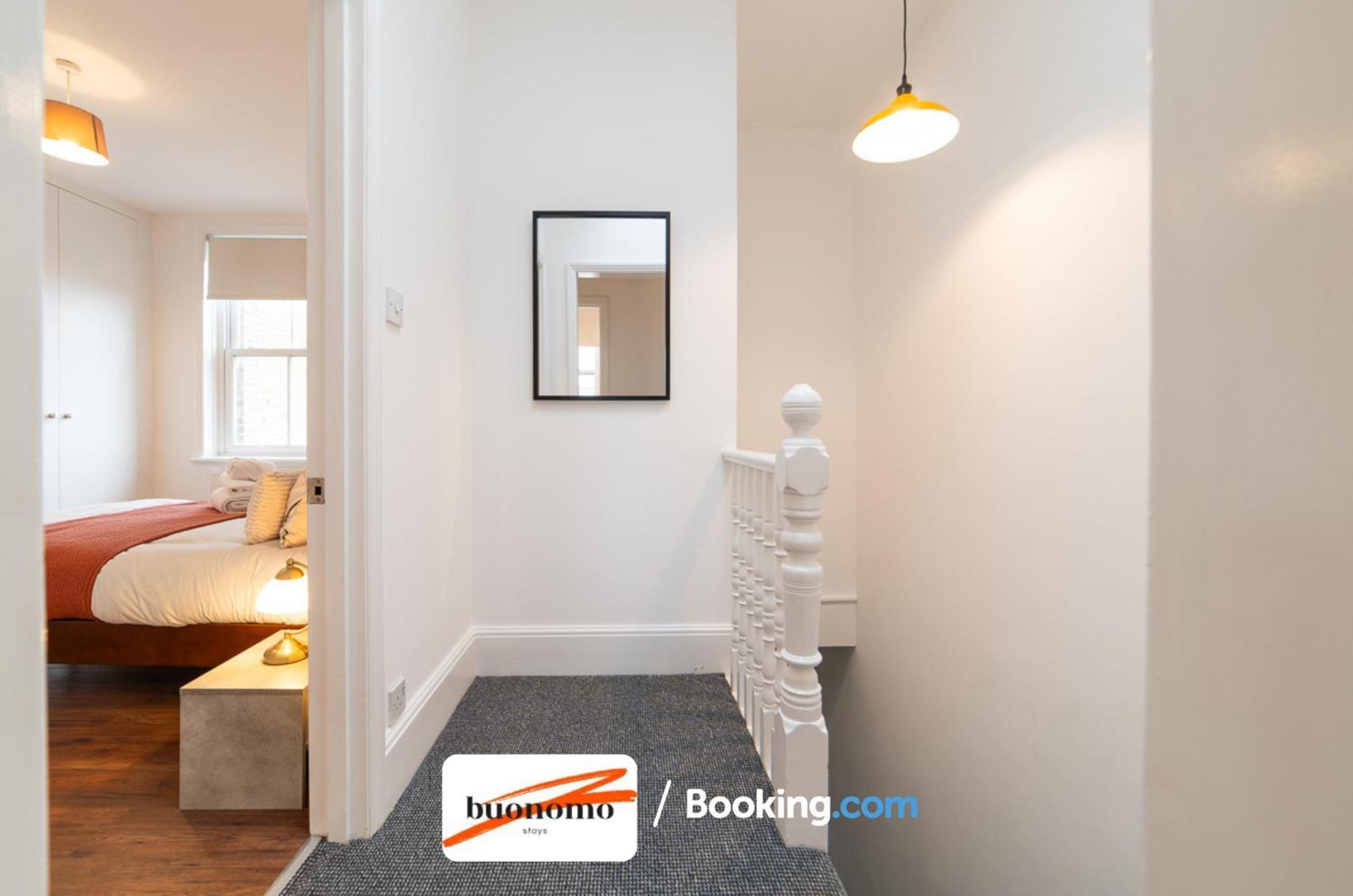 Apartment Three Bedroom At Buonomo Short Lets & Serviced Close To Wimbledon Tennis Courts *