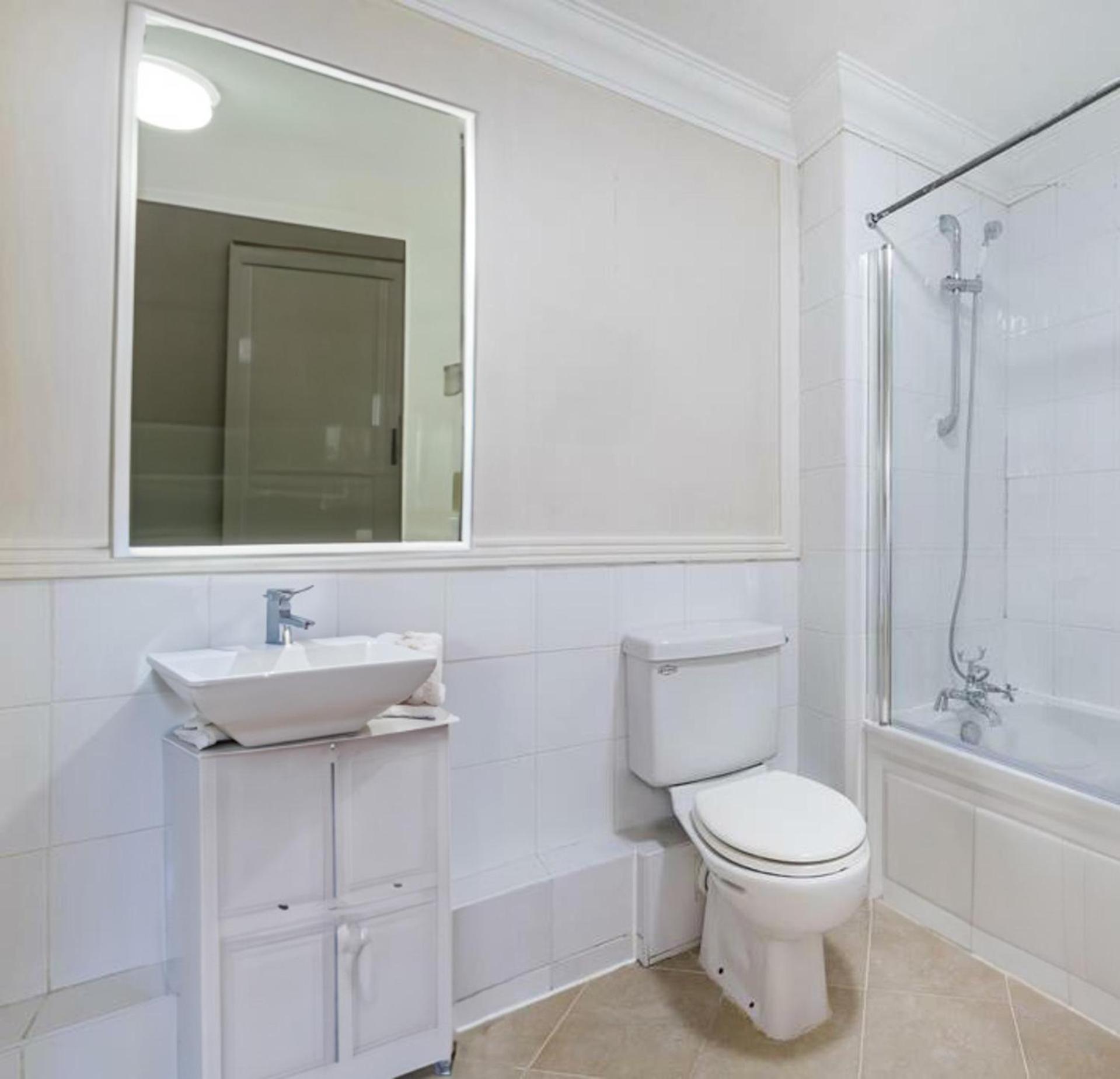 Impeccable 2-bed In Lägenhet