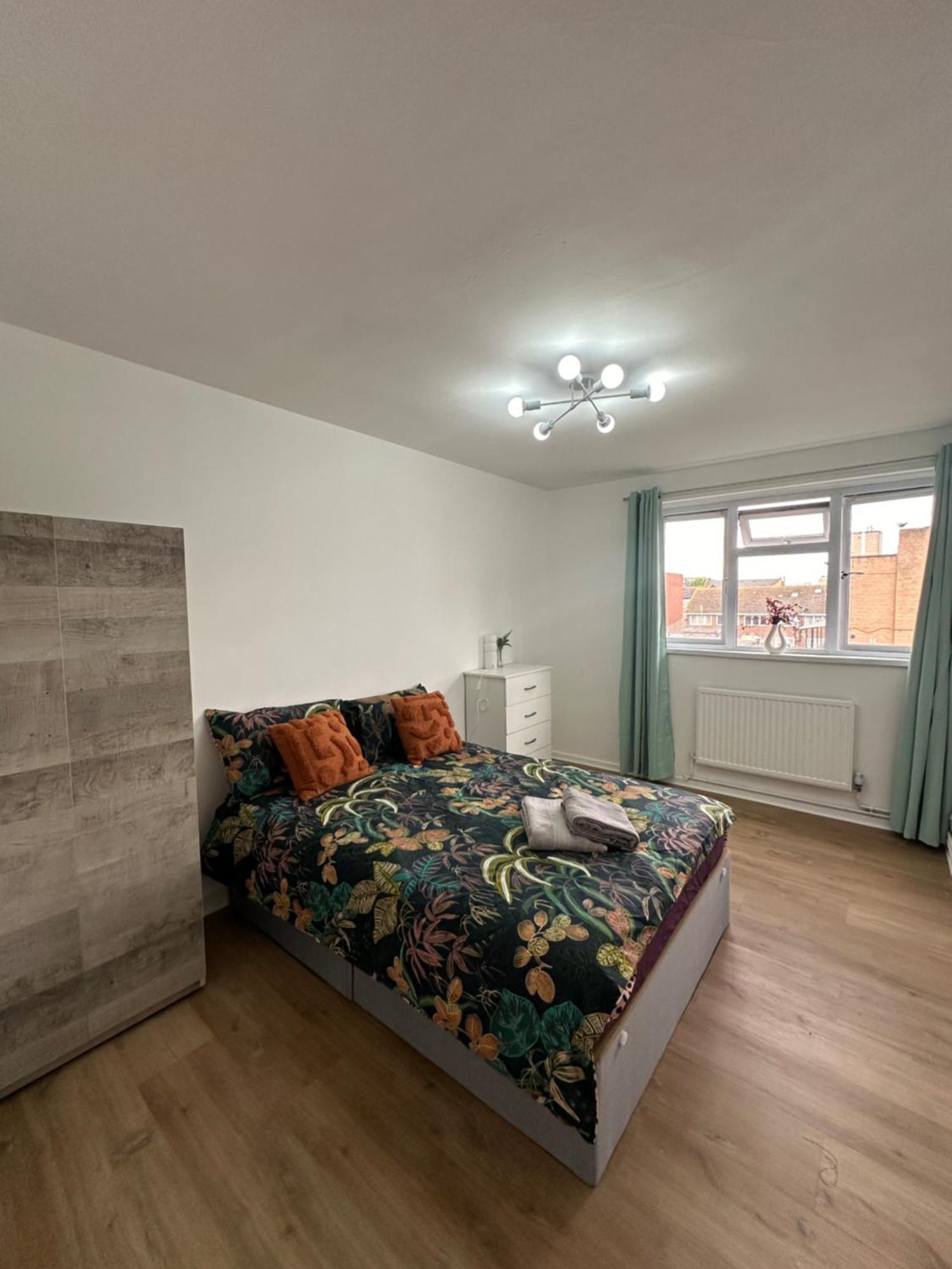 Shared In A Luxury 3 Bedroom Flat In Aldgate, E1!central London