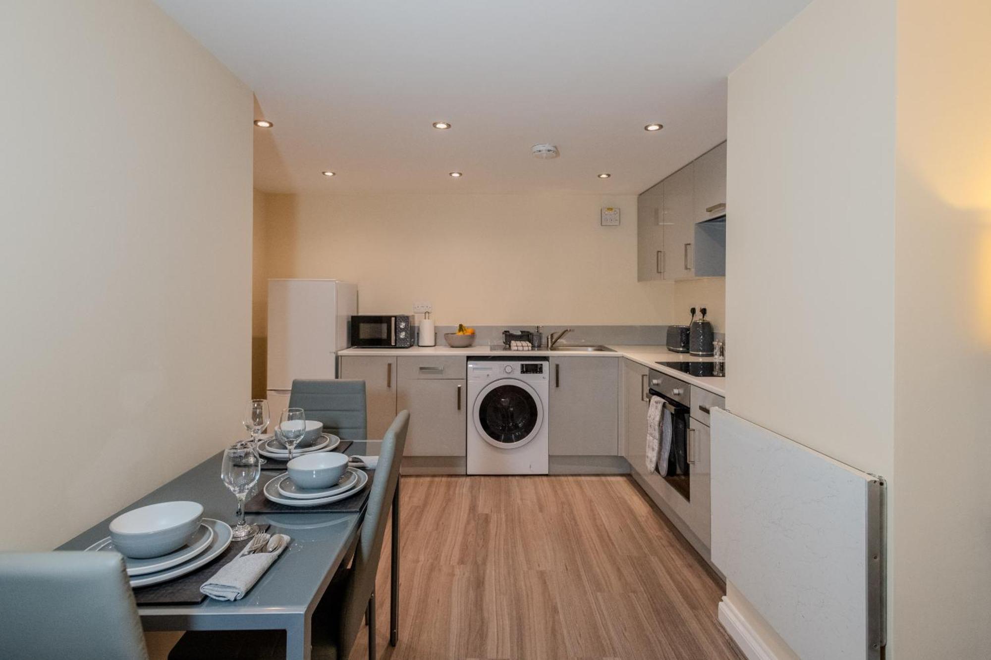 Cosy 1 Bedroom Basement With Private Patio Area Londra