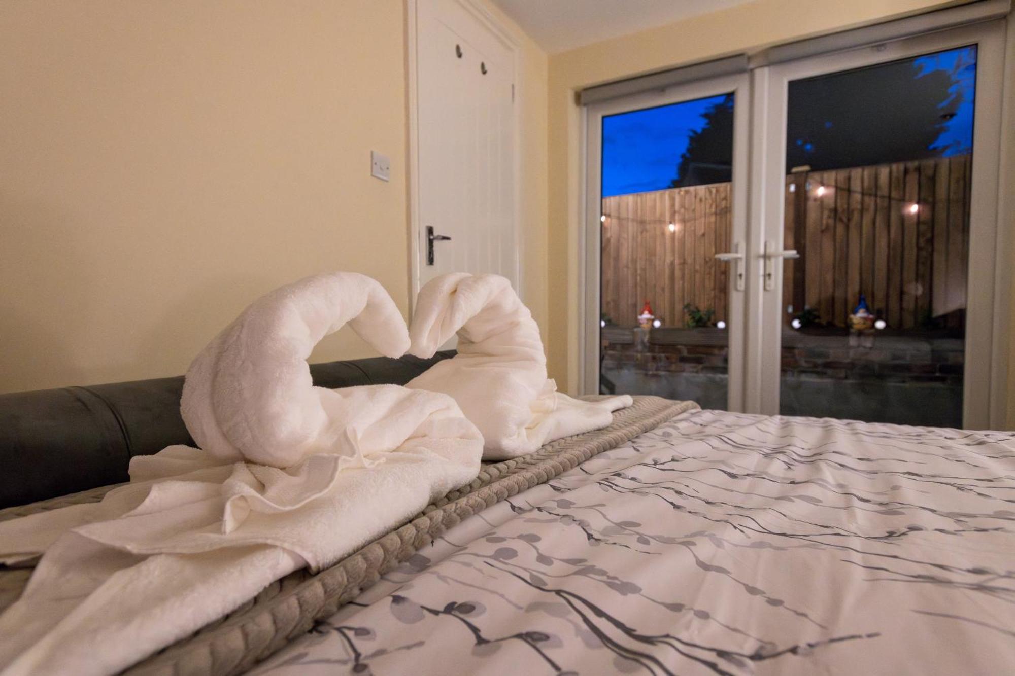 Cosy 1 Bedroom Basement With Private Patio Area Appartamento