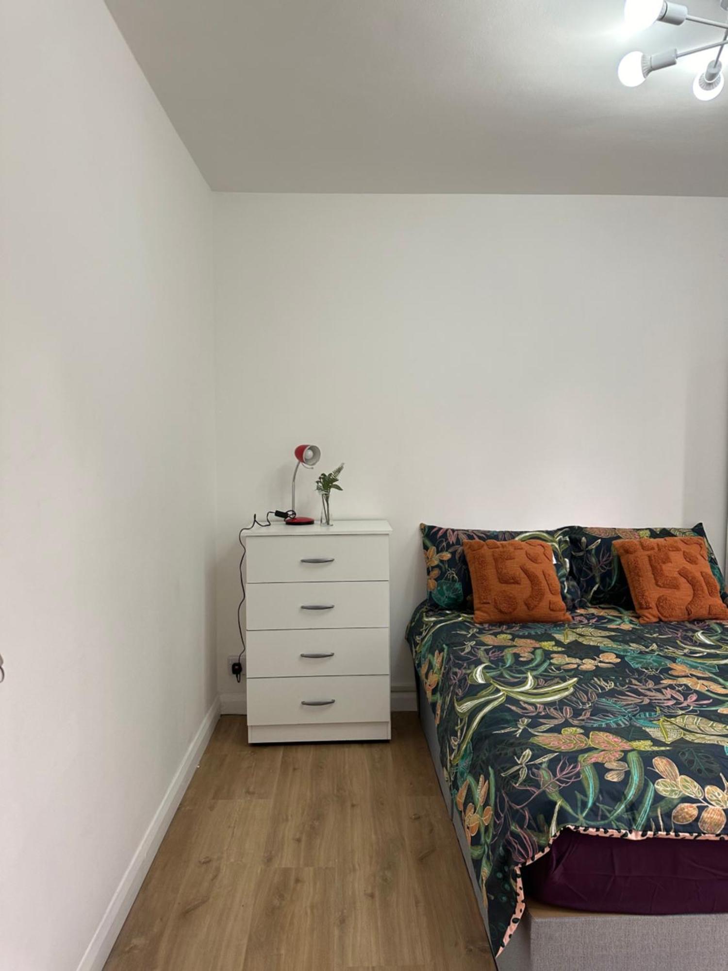 Shared In A Luxury 3 Bedroom Flat In Aldgate, E1!central Apartment *