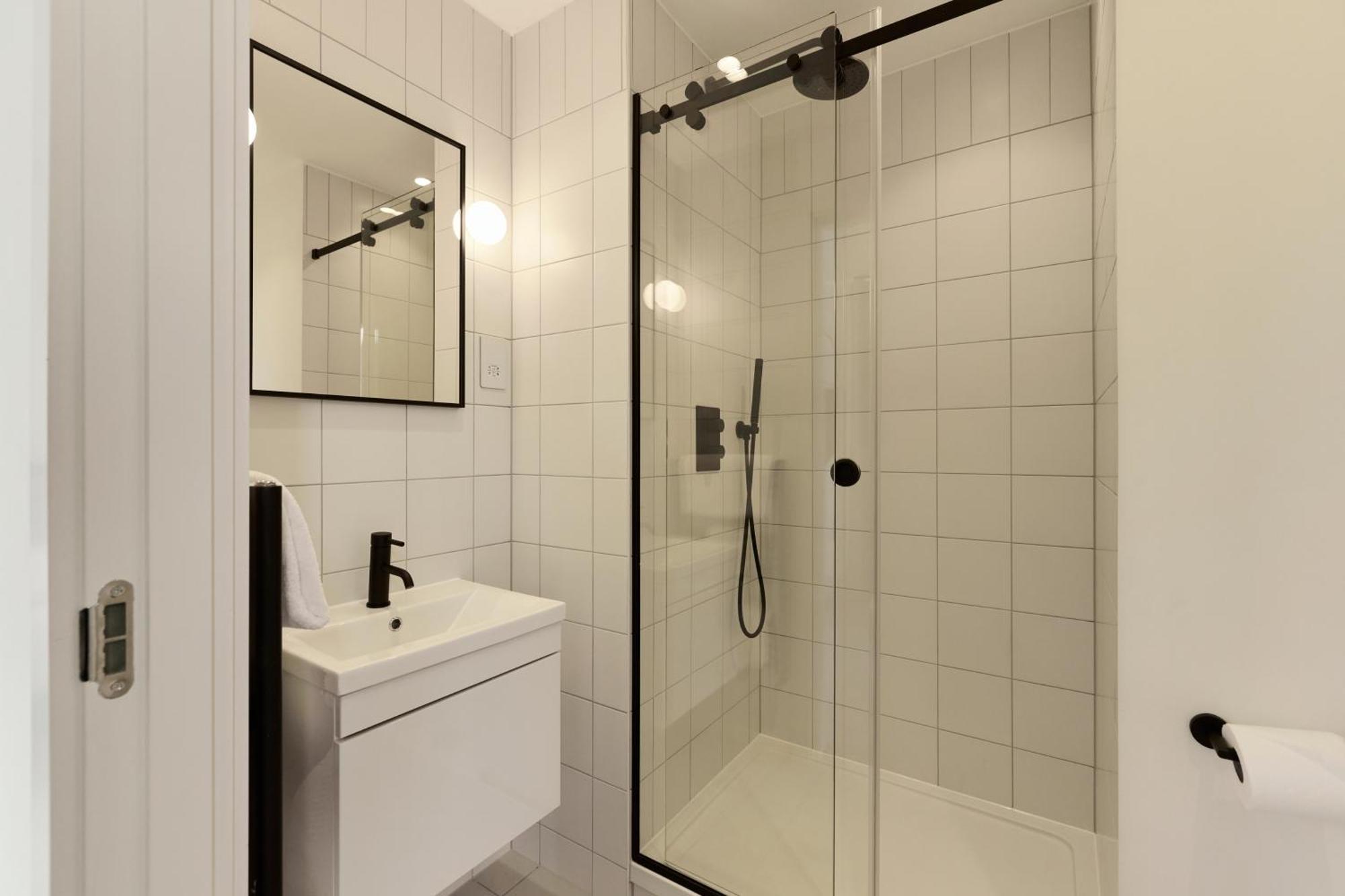 The East Mile Quarters - Gorgeous 3bdr Flat With Balcony Apartment London