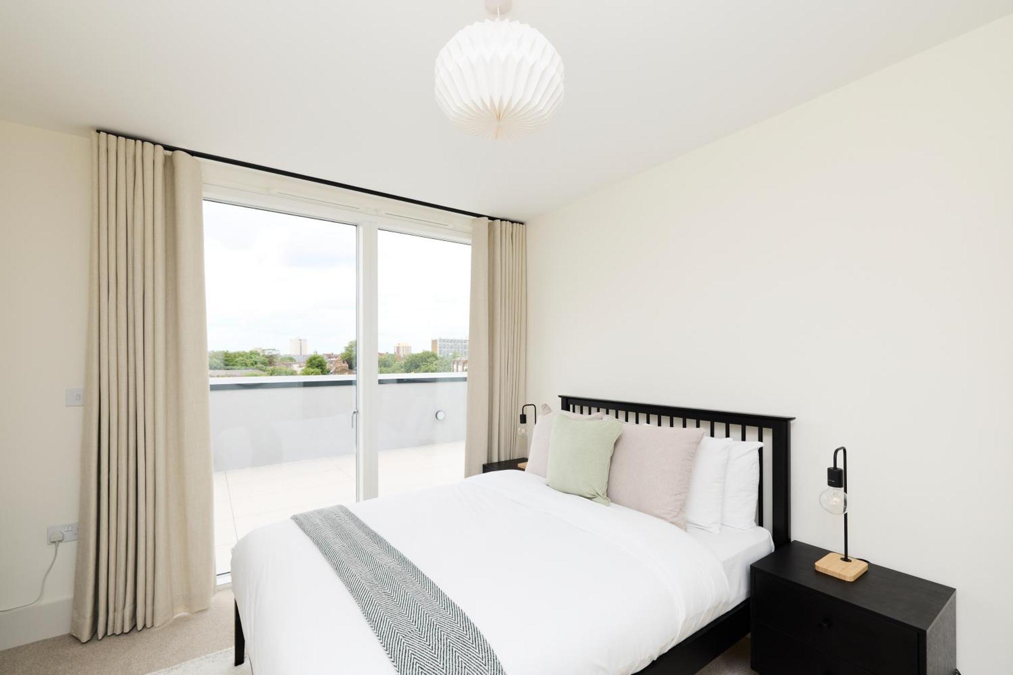 The East Mile Quarters - Gorgeous 3bdr Flat With Balcony * London