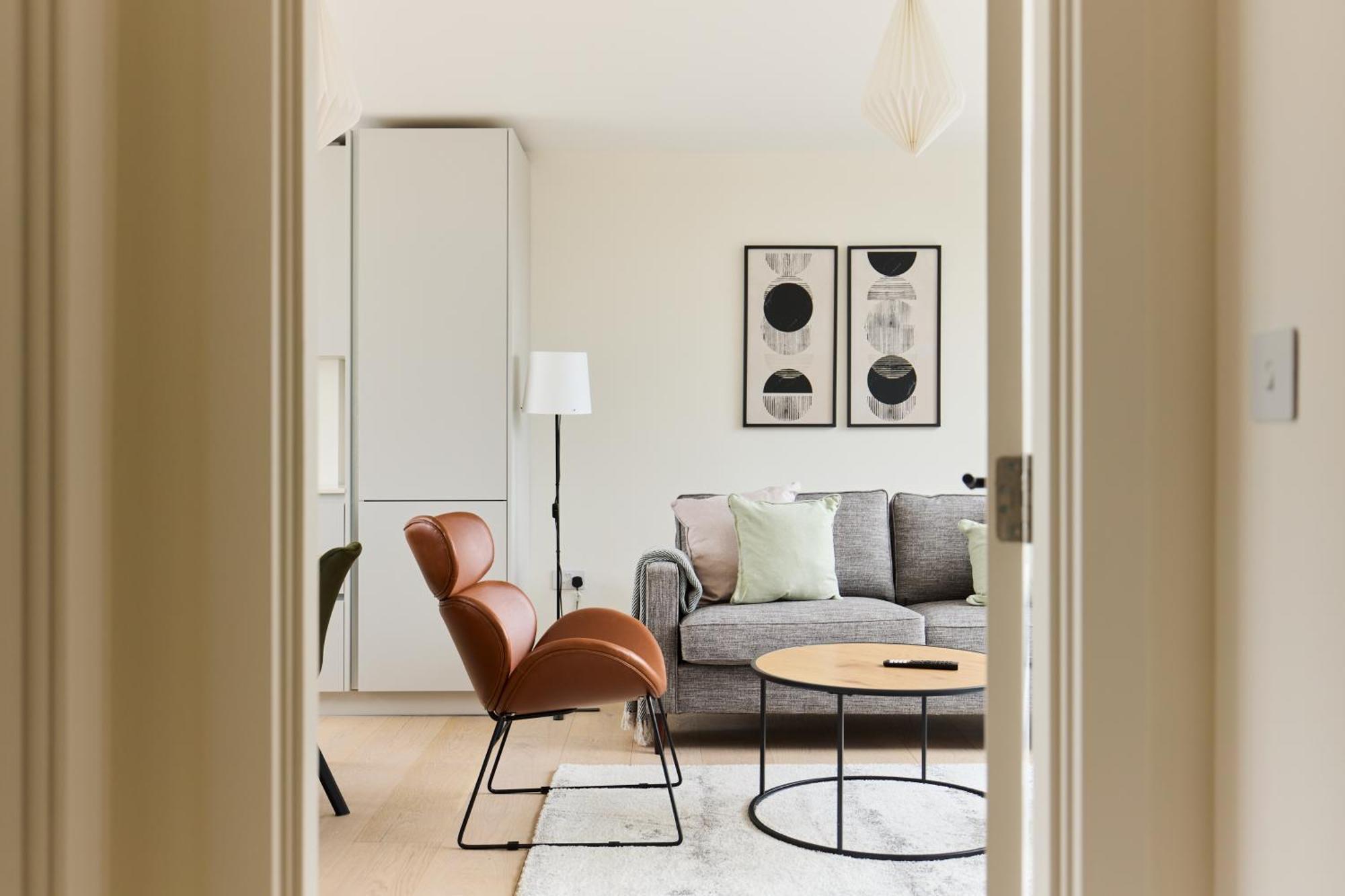 The East Mile Quarters - Gorgeous 3bdr Flat With Balcony *