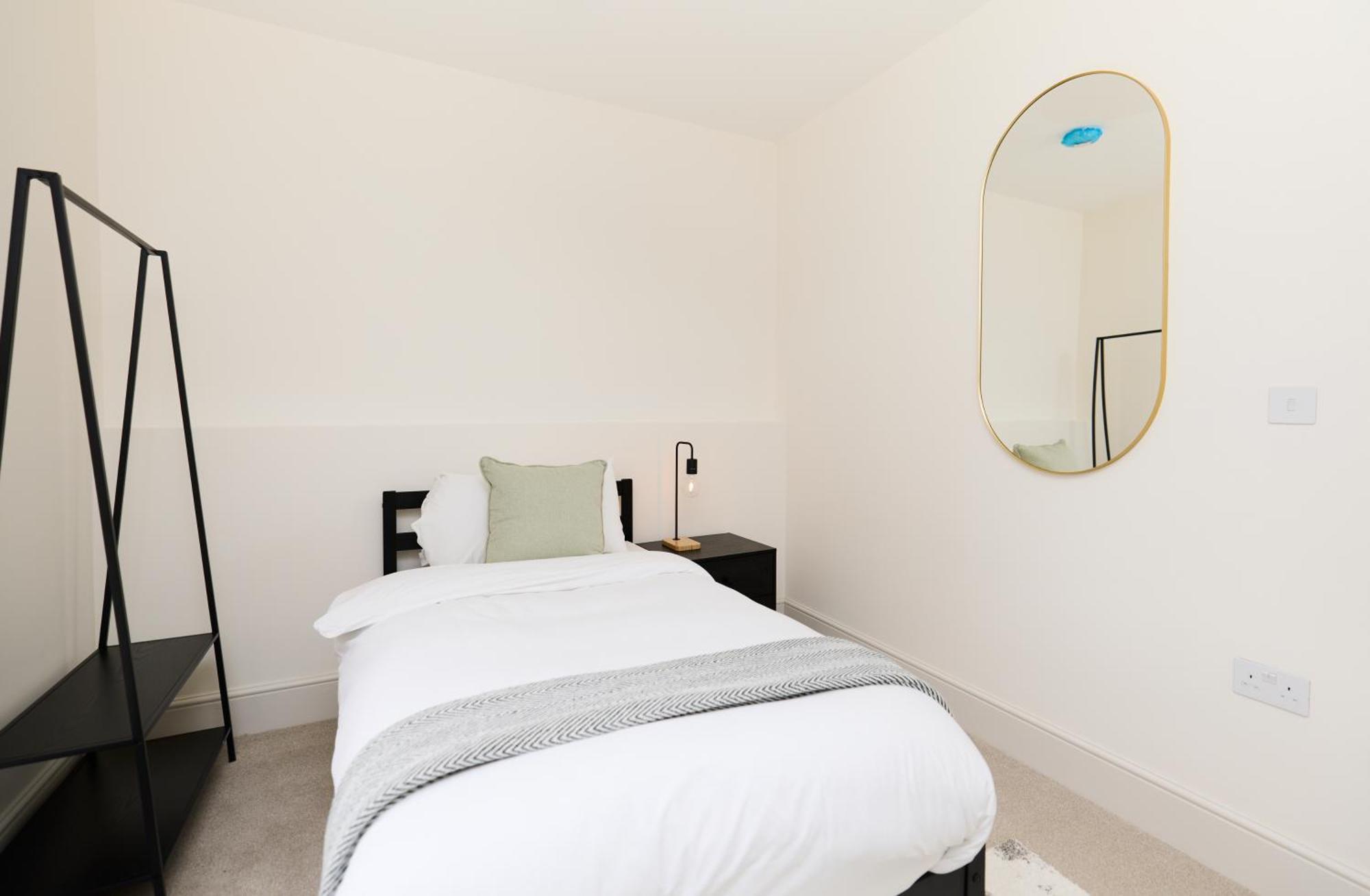 The East Mile Hideout - Trendy 3bdr Flat With Balcony *