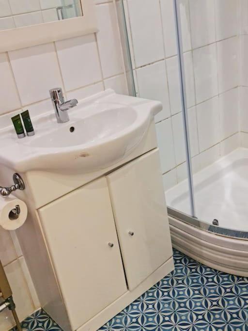 Appartement Lovely 2 Bedroom Near Kings Cross Londen