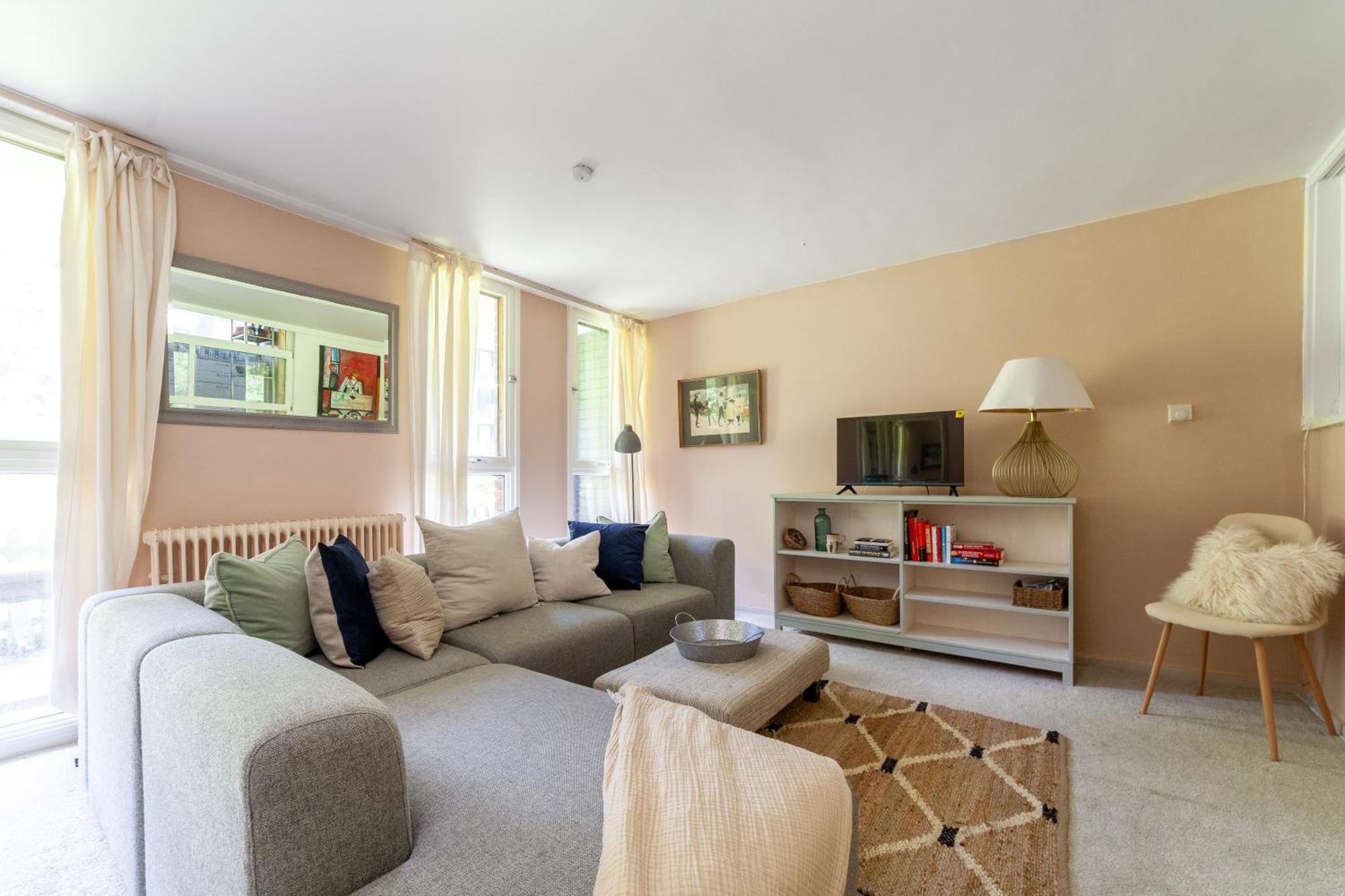 Mezzanine 3-bed In Central London, By Westminster Lejlighed London