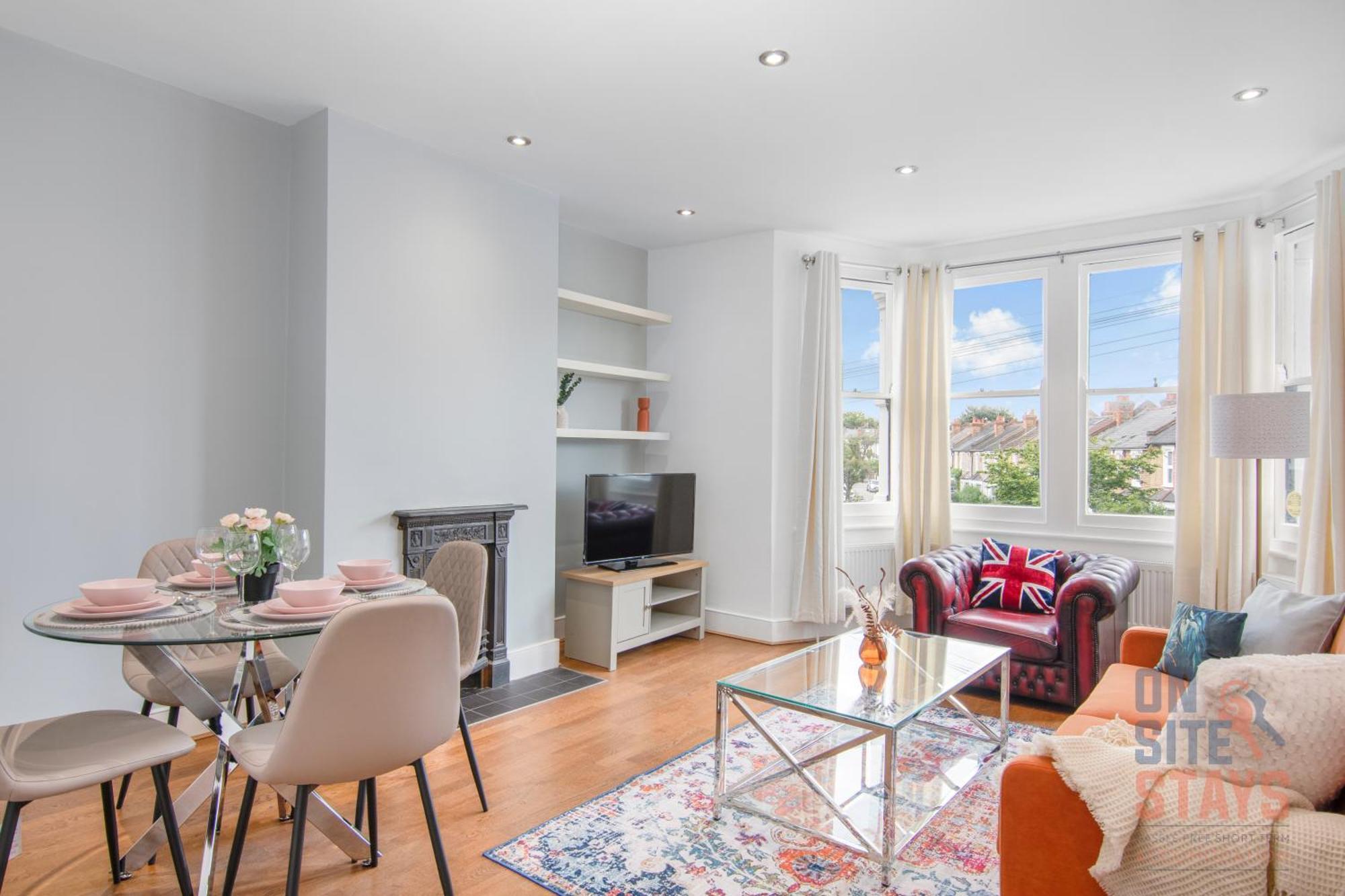 Onsitestays - Bright Spacious 2-br, Wifi And Lots Of Street Parking Lägenhet London