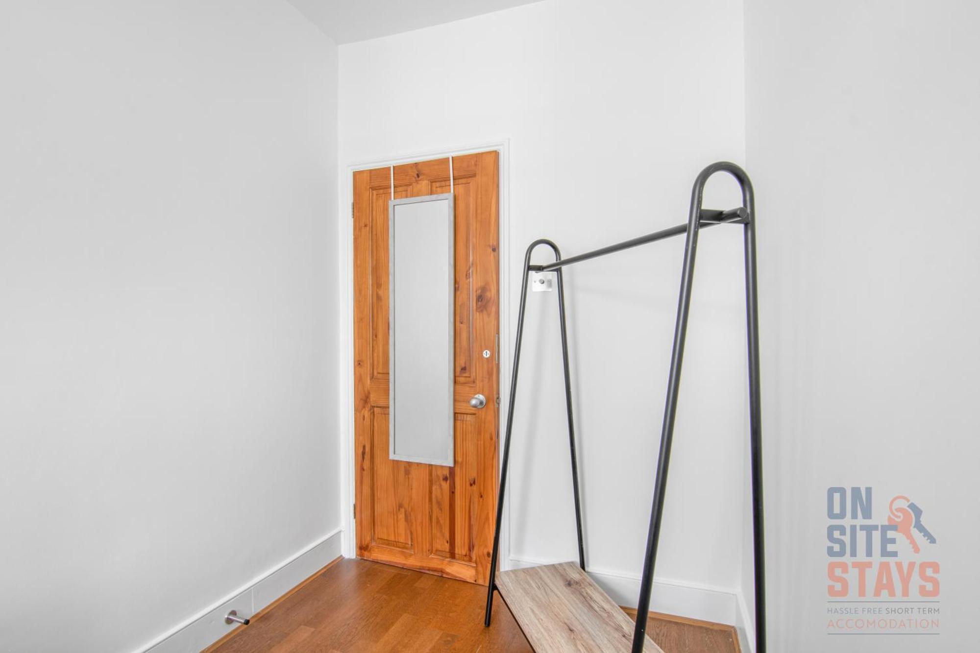 Lägenhet Onsitestays - Bright Spacious 2-br, Wifi And Lots Of Street Parking *
