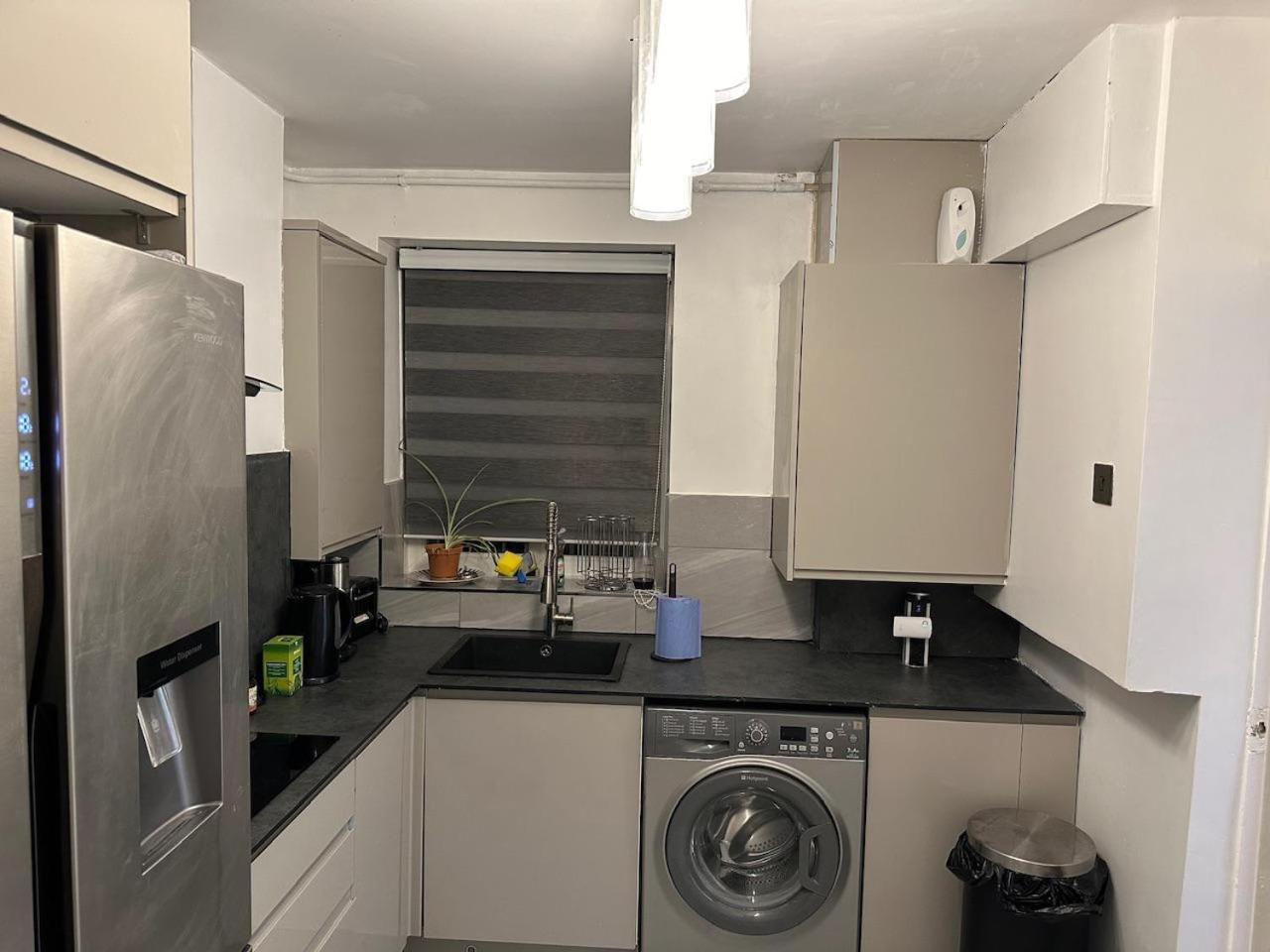 Stylish 1br W Fireplace & High-speed Wifi Lägenhet *