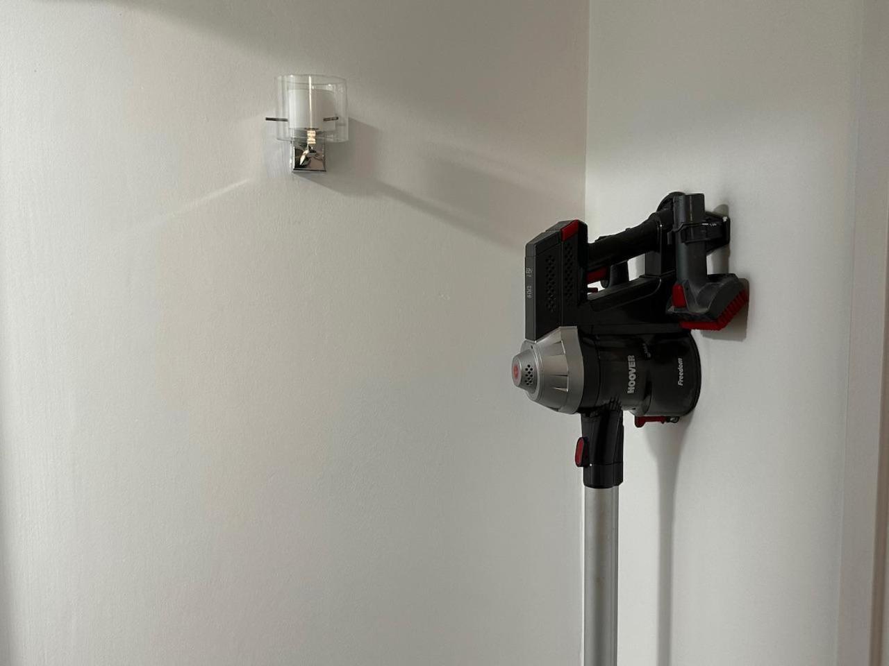 Stylish 1br W Fireplace & High-speed Wifi Lägenhet London