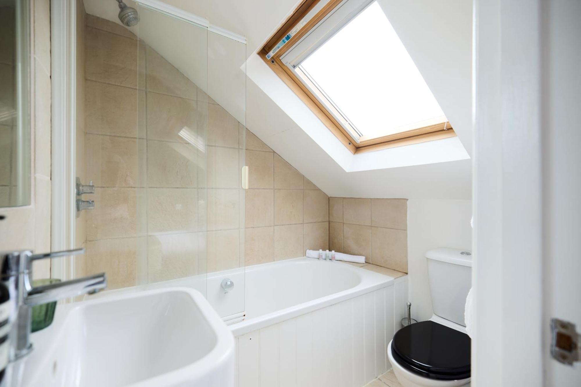 The Fulham Arms - Elegant 3bdr Flat With Terrace Lägenhet London