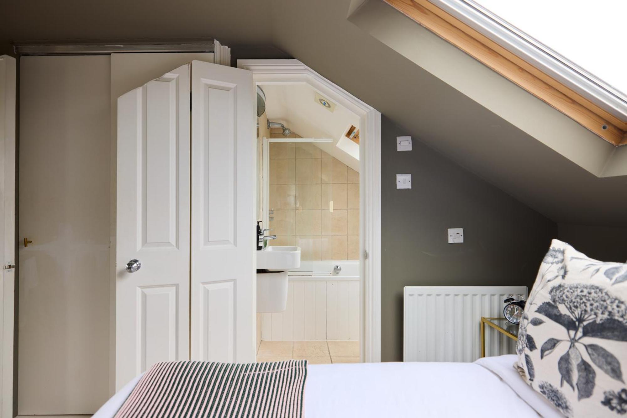 The Fulham Arms - Elegant 3bdr Flat With Terrace Lägenhet London