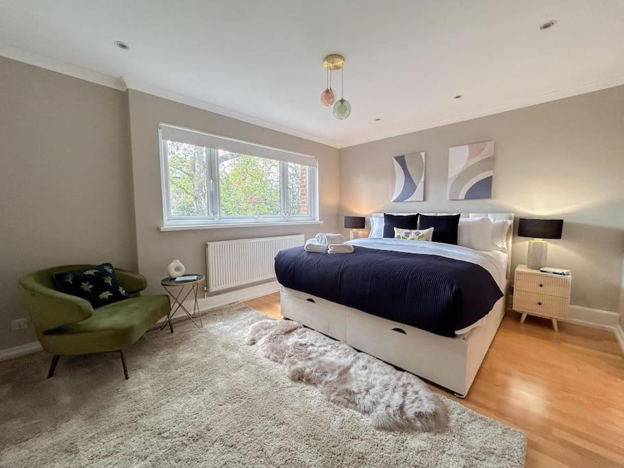 Large 6 Bedroom Retreat In Holland Park Hébergement de vacances Londres