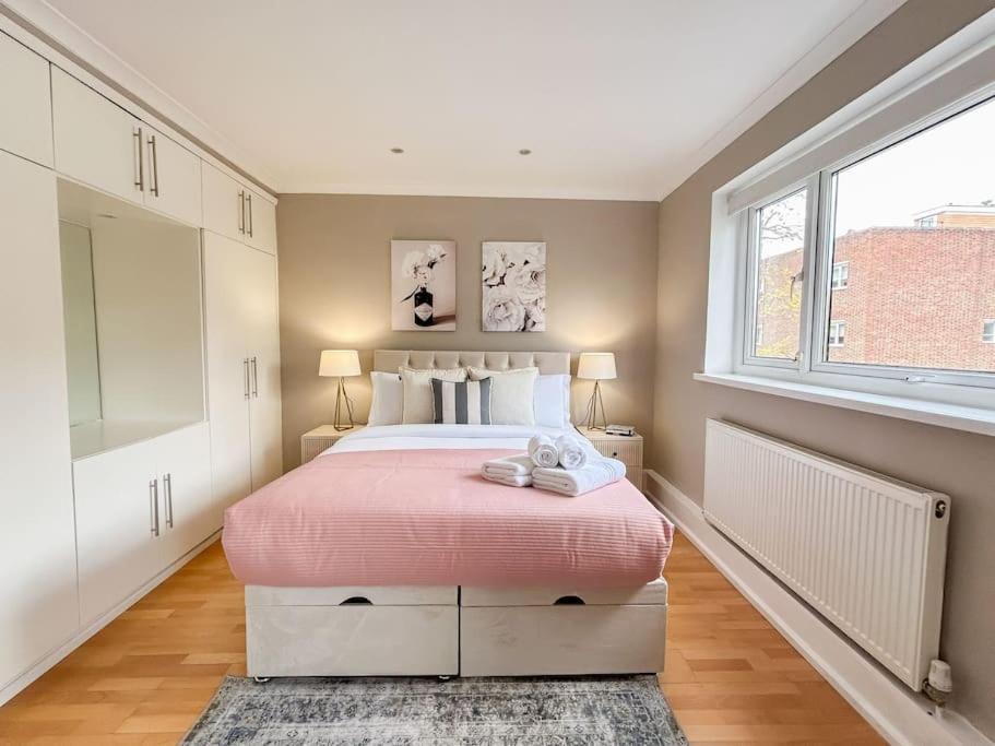 Hébergement de vacances Large 6 Bedroom Retreat In Holland Park Londres