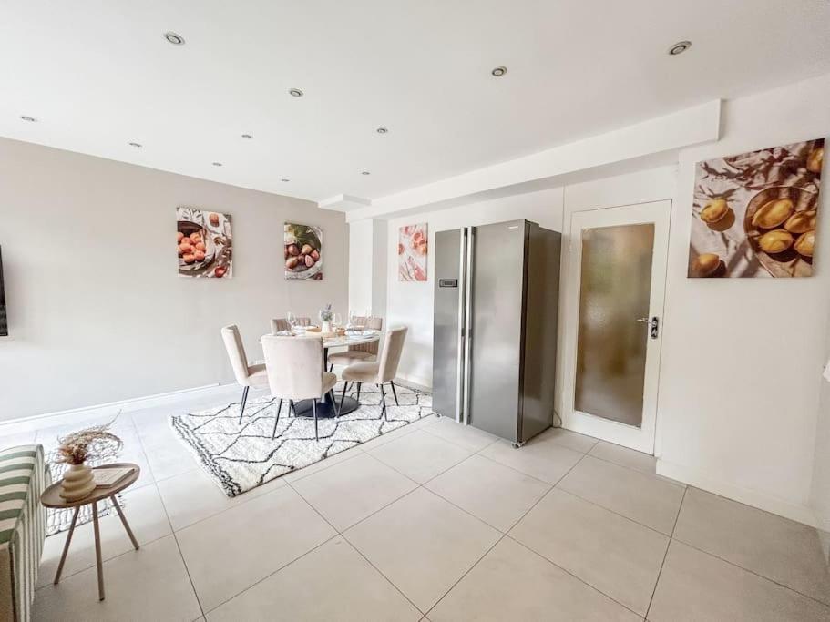 Large 6 Bedroom Retreat In Holland Park Londres