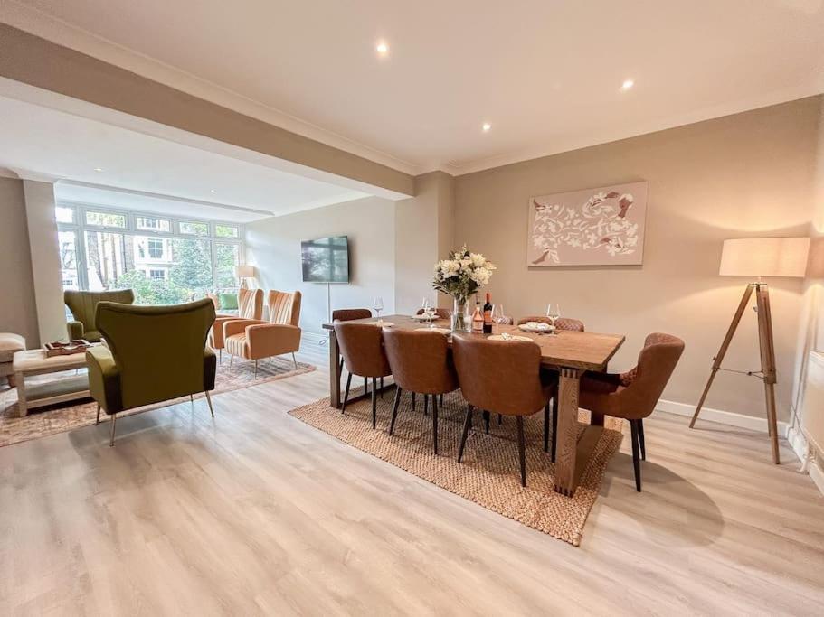 Large 6 Bedroom Retreat In Holland Park Hébergement de vacances Londres
