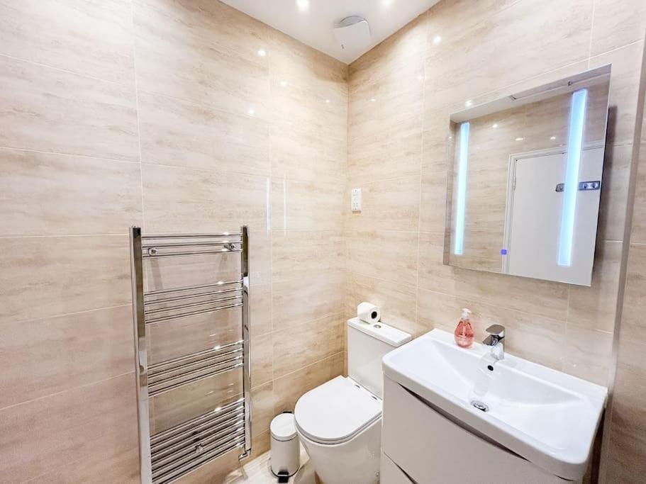 Large 6 Bedroom Retreat In Holland Park * Londres