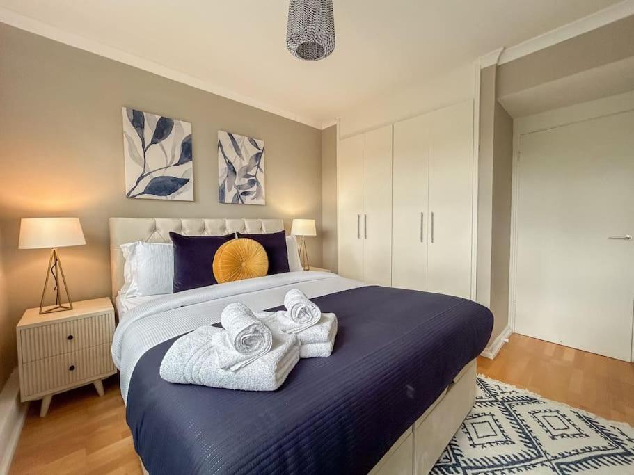Large 6 Bedroom Retreat In Holland Park Hébergement de vacances