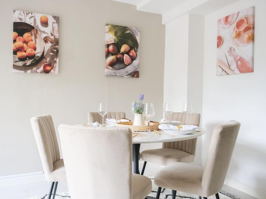 Large 6 Bedroom Retreat In Holland Park Londres