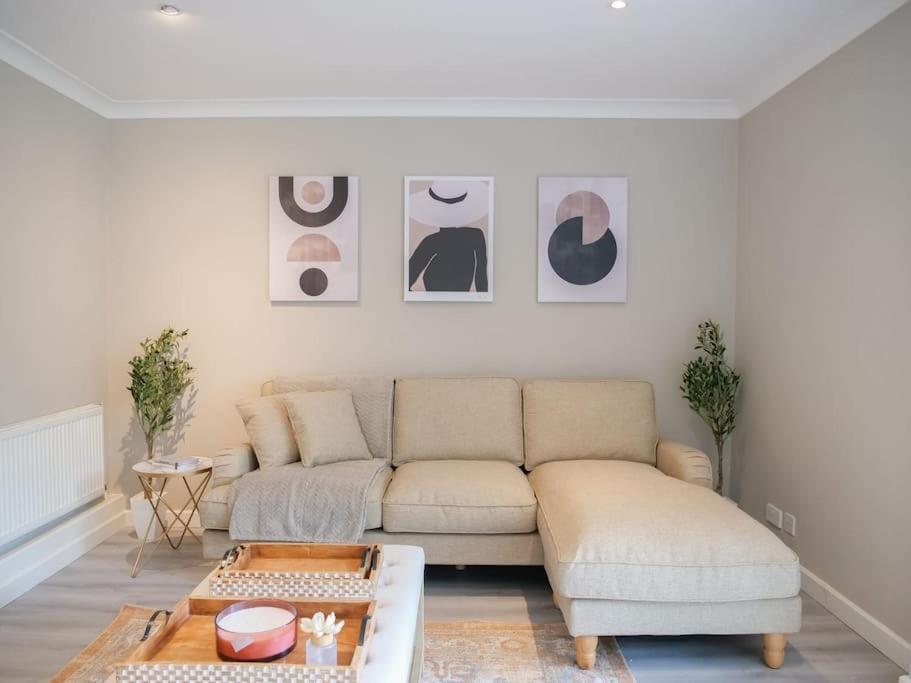 Large 6 Bedroom Retreat In Holland Park Londres