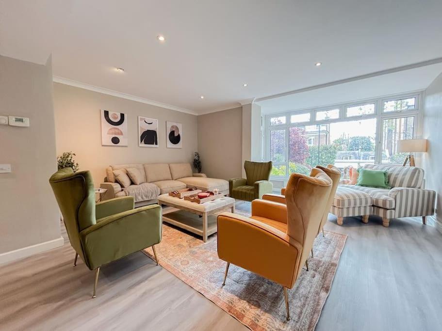 Large 6 Bedroom Retreat In Holland Park Londres