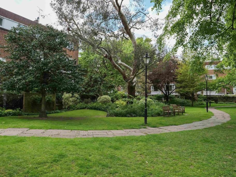 Large 6 Bedroom Retreat In Holland Park * Londres