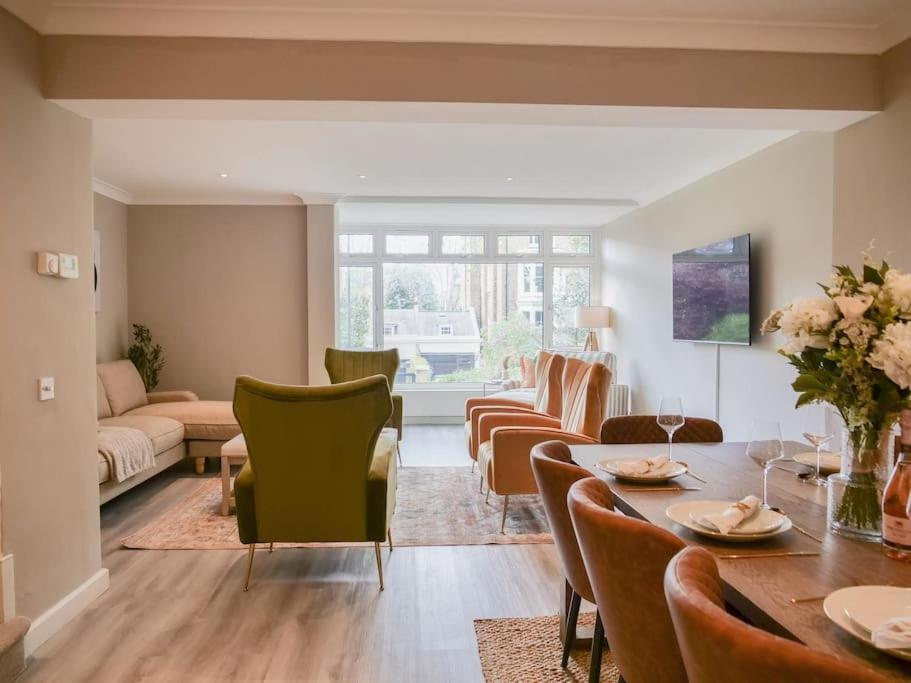 Large 6 Bedroom Retreat In Holland Park Hébergement de vacances