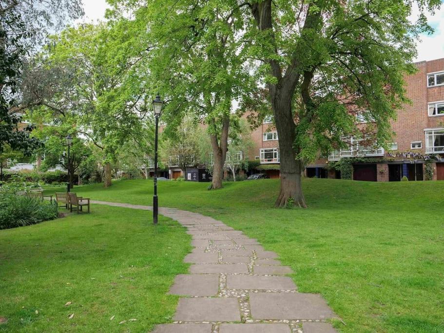 Hébergement de vacances Large 6 Bedroom Retreat In Holland Park Londres