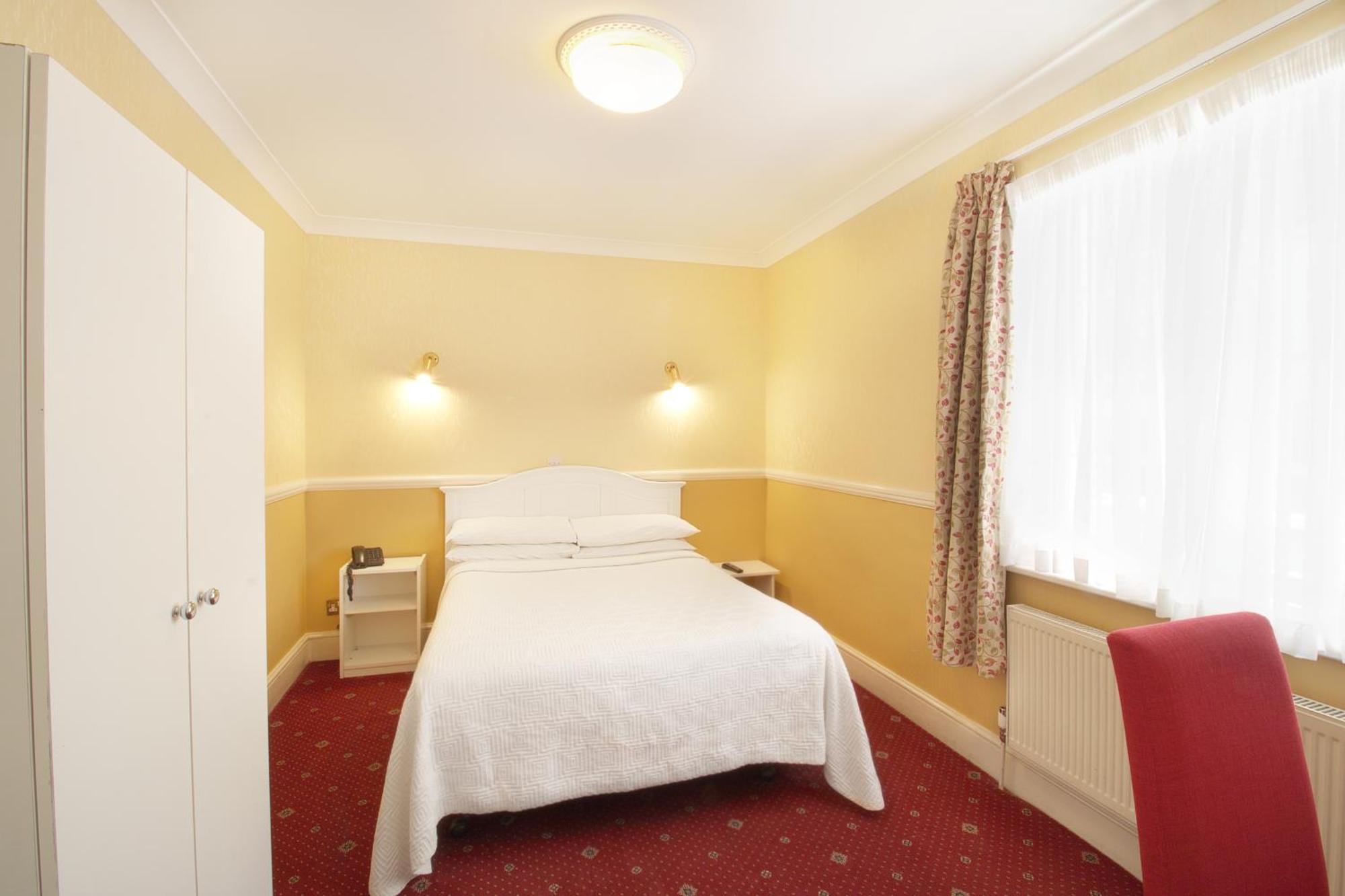 Hotel Balmoral House 2*