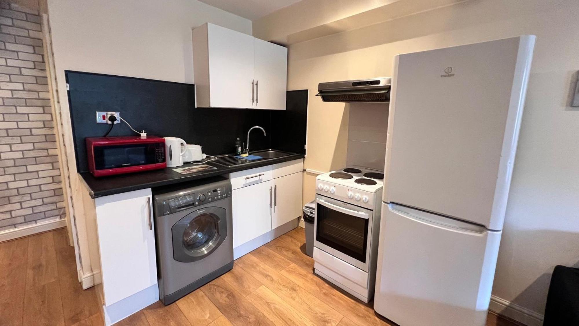 Cosy - Finchley Road Londra