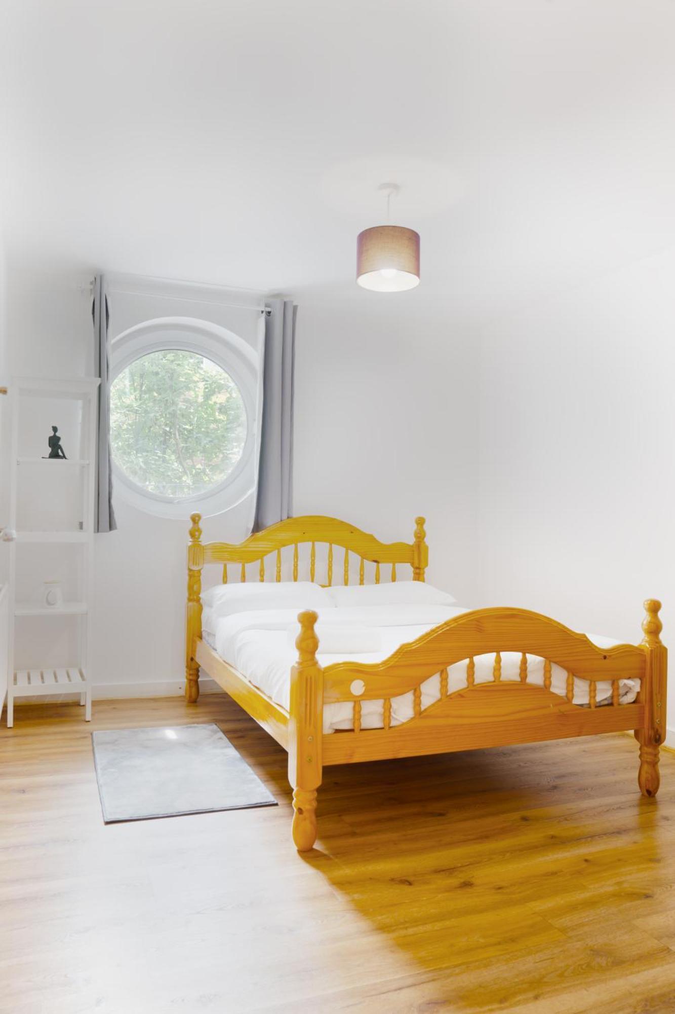 Spacious 2bd 2baths In Lägenhet