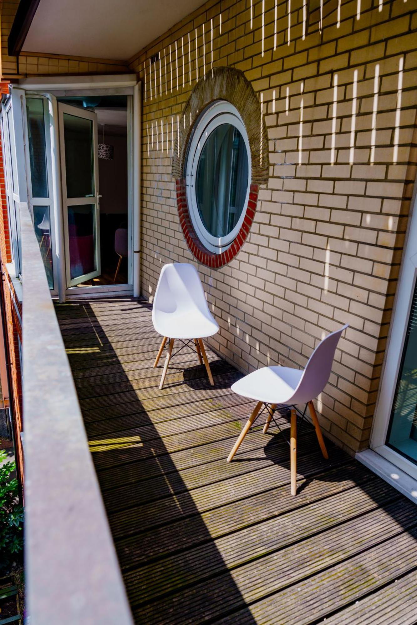 Spacious 2bd 2baths In Lägenhet