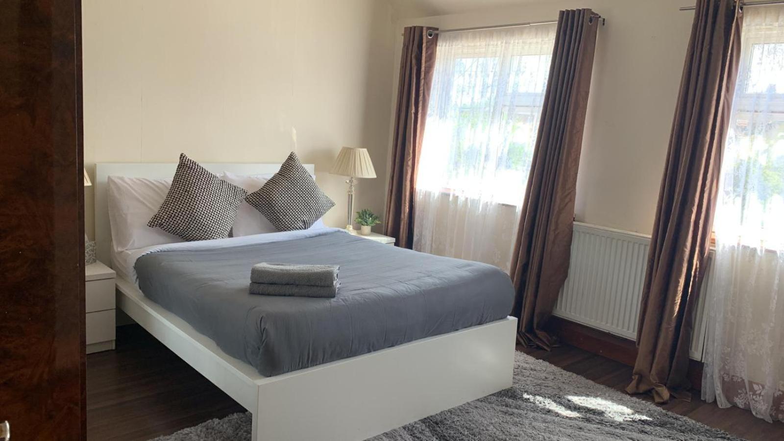 Guest house King By Wembley Stadium London
