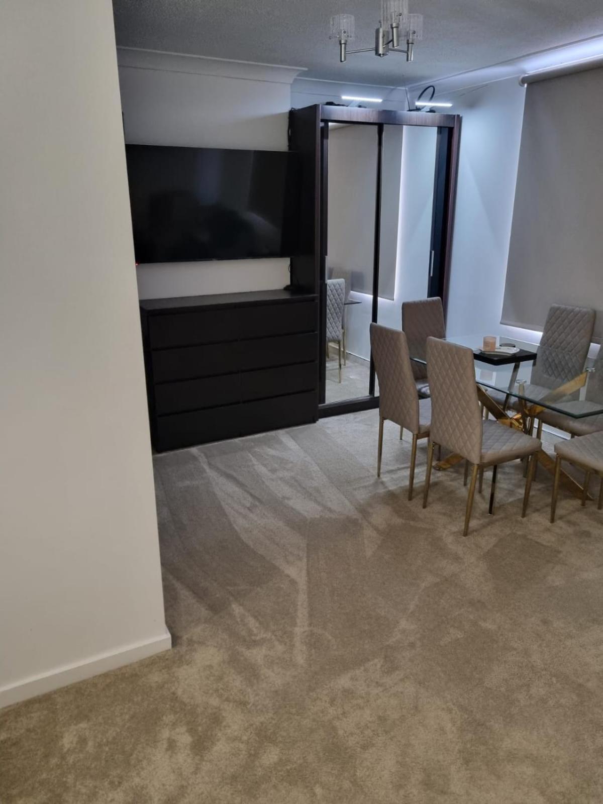 Leilighet Stylish & Free Parking London