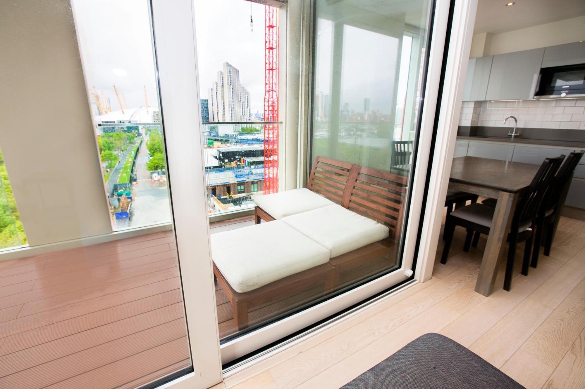 Luxury 2 Bed Near The O2 Apartment