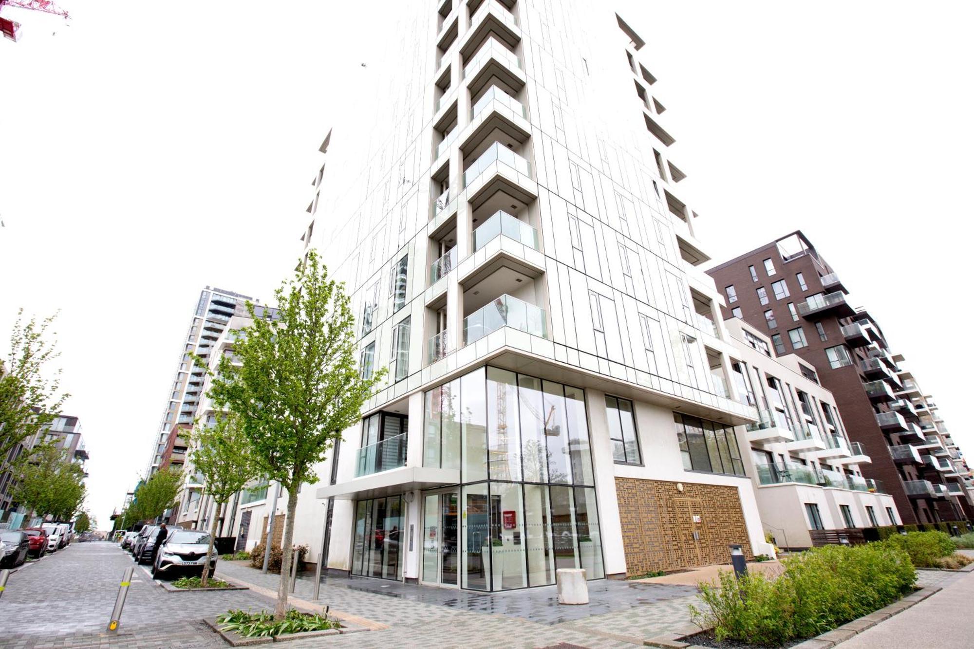 Luxury 2 Bed Near The O2 Apartment *