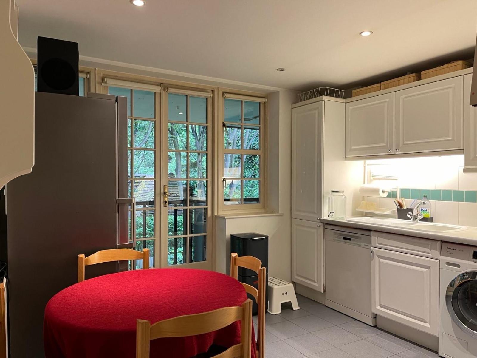 Beautiful 2 Bedroom * London