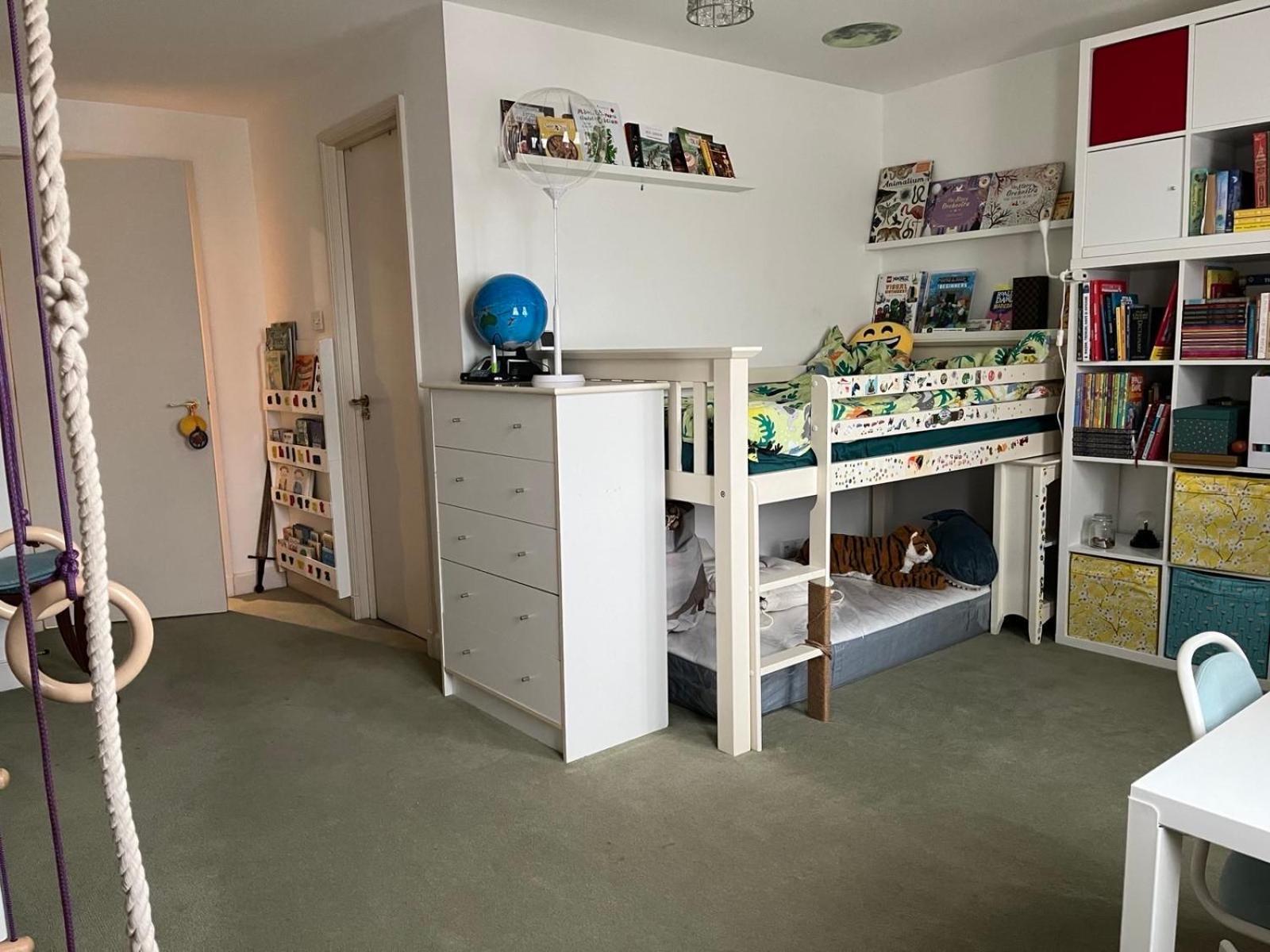 Beautiful 2 Bedroom Lägenhet London