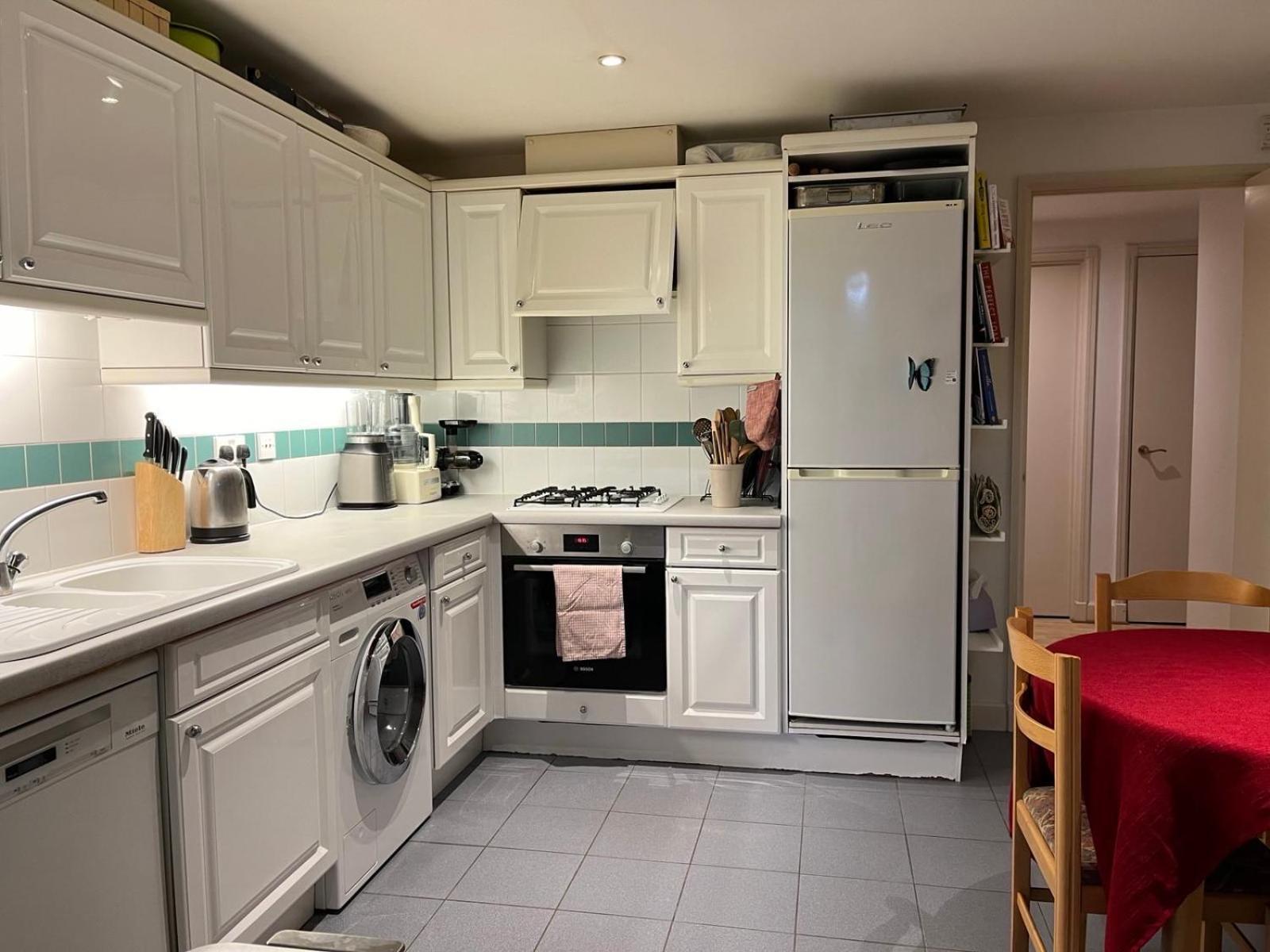 Beautiful 2 Bedroom Lägenhet London