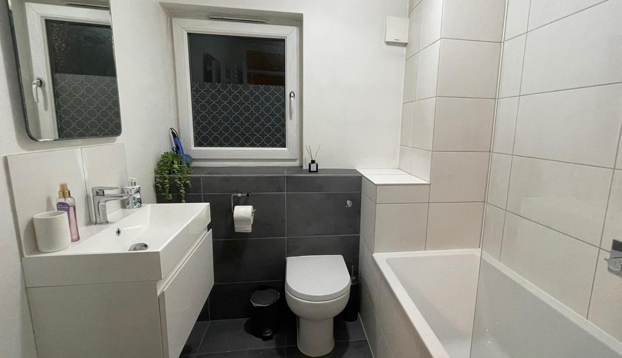 Cosy 1-bed Flat Family Friendly Free Parking Leilighet *